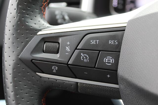 Seat ATECA 1.5 TSI FR Business Intense , 150pk 1600kg Trekgewicht Stuur en stoelverwarming, climate control, LED verlichting, aut inklapbare trekhaak, FR Pakket, uitgbr rijveiligheidssysteem, hele luxe complete SUV.