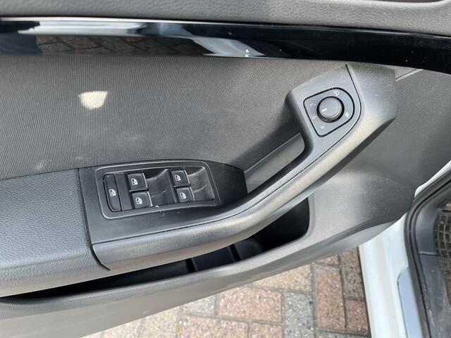 Seat ATECA 1.5 TSI FR Business Intense / AUTOMAAT/ PARK. SENSOREN + 360 CAMERA/ RIJ-MODI/ DAB/ NAVI/ CLIMA/ STOELVERWARM./ BLUETOOTH