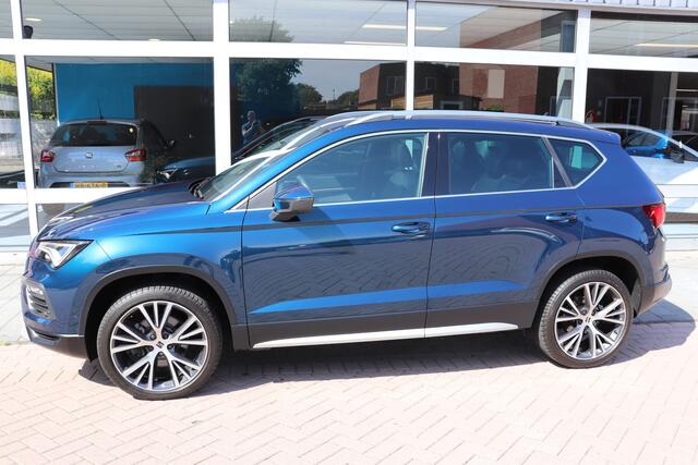 Seat ATECA 1.5 TSI Xperience Business Intense. Panorama dak, dode hoek detector, navigatie