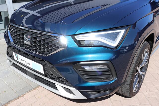 Seat ATECA 1.5 TSI Xperience Business Intense. Panorama dak, dode hoek detector, navigatie