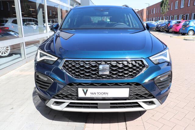Seat ATECA 1.5 TSI Xperience Business Intense. Panorama dak, dode hoek detector, navigatie