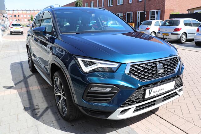 Seat ATECA 1.5 TSI Xperience Business Intense. Panorama dak, dode hoek detector, navigatie