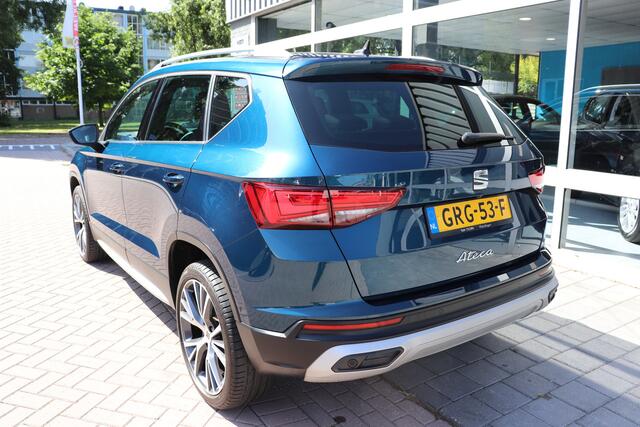 Seat ATECA 1.5 TSI Xperience Business Intense. Panorama dak, dode hoek detector, navigatie