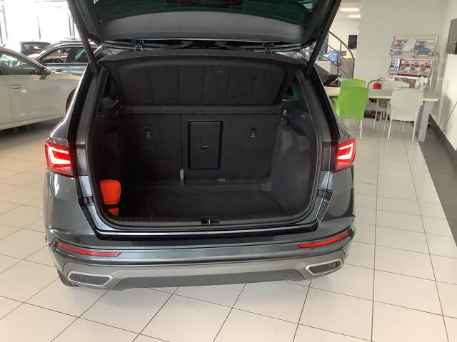 Seat ATECA 1.5 TSI FR Business Intense Panodak, Automaat, Keyless entry en start, Dealer onderhouden Dodehoek detectie, Beats audio en wegklapbare trekhaak