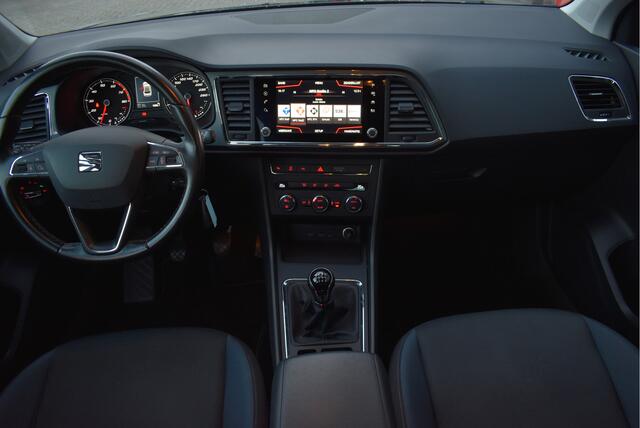Seat ATECA 1.5 TSI Style Business Intense Cruise control, Trekhaak, Carplay, Camera, PDC, DAB
