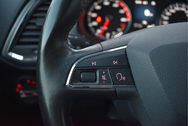 Seat ATECA 1.5 TSI Style Business Intense Cruise control, Trekhaak, Carplay, Camera, PDC, DAB