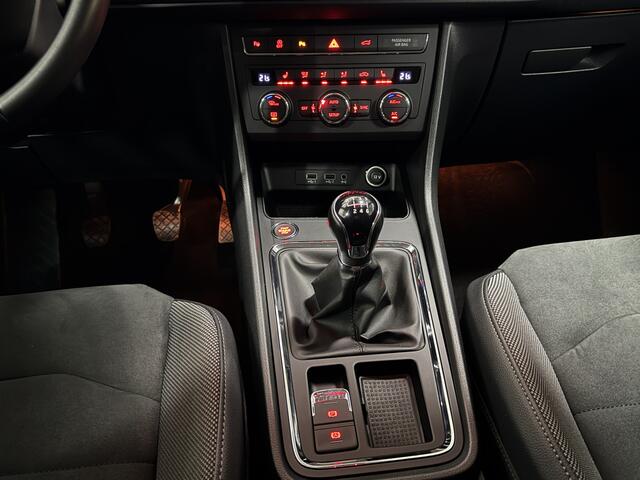 Seat ATECA 1.0 EcoTSI Style Business Intense METALLIC KEYLESS CAMERA TREKHAAK