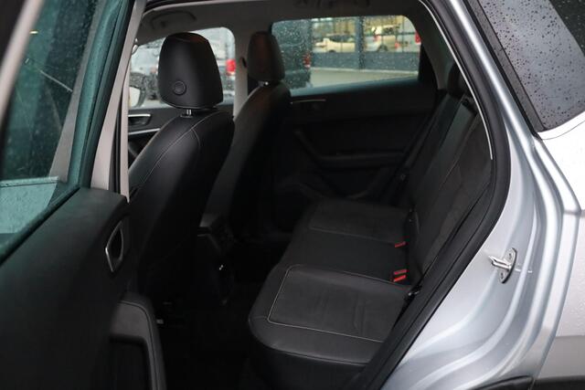 Seat ATECA 1.5 TSI Style Business Intense 110KW/150PK DSG, wegklapbare trekhaak, leder alcantara, achteruitrijcamera, stoel en stuurwielverwarming, acc, adaptieve cruise control, digital cockpit, privacy glas, chroom pakket