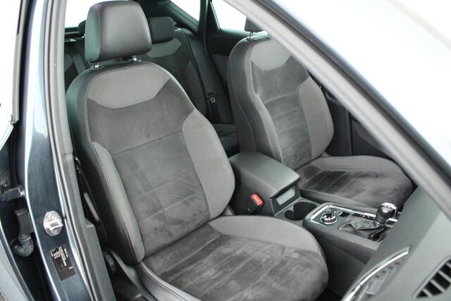 Seat ATECA 1.4 TSI 150pk DSG Xcellence Trekhaak Camera Keyless Standkachel Stoelverwarming Panoramadak Navigatie