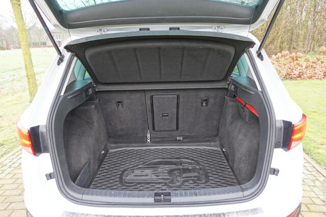 Seat ATECA 1.0 EcoTSI Style Business Intense | Trekhaak uitklapbaar | Full LED | 360° Camera | CarPlay |