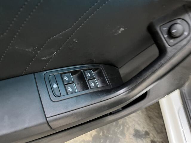 Seat ATECA 1.5 TSI FR / AUTOMAAT/ PANO/ TREKHAAK/ STUUR+STOEL VERWARM./ PARK.SENSOR.V+A/ ELEK.KLEP/ ACC/ DODE HOEK/ FULL LINK/ KEYLESS/ DAB/ DIGITAL DASH/ LANE-ASSIST/ LED/ ISOFIX