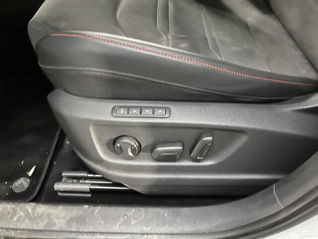 Seat ATECA 1.5 TSI FR / AUTOMAAT/ MEMORY SEAT/ STUUR+STOEL VERWARM./ PARK.SENSOR.V+A/ 360 CAMERA/ DODE HOEK/ FULL LINK/ ACC/ DIGITAL DASH/ BEATS AUDIO/ RIJ-MODI/ NAVI/ DAB/ LED/ CLIMA/ ISOFIX