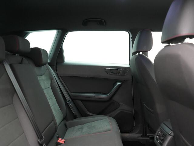 Seat ATECA 1.5 TSI FR DSG 150pk Dealer O.H. | Trekhaak Af Fabriek | Camera | Beats Audio | 19"L.M | Alcantara Sportstoelen Verwarmd | Sfeerverlichting | Apple Carplay | Keyless | Navigatie | DAB | Cruise Control |