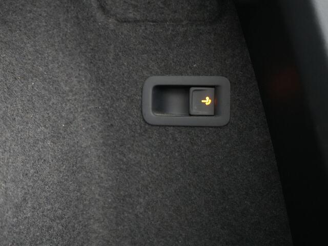 Seat ATECA 1.5 TSI FR DSG 150pk Dealer O.H. | Trekhaak Af Fabriek | Camera | Beats Audio | 19"L.M | Alcantara Sportstoelen Verwarmd | Sfeerverlichting | Apple Carplay | Keyless | Navigatie | DAB | Cruise Control |