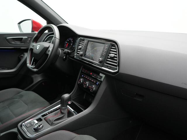 Seat ATECA 1.5 TSI FR DSG 150pk Dealer O.H. | Adaptive Cruise | Camera | Beats Audio | Alcantara Sportstoelen Verwarmd | 19"L.M | Apple Carplay | Sfeerverlichting | Keyless | Blis | Navigatie | DAB |