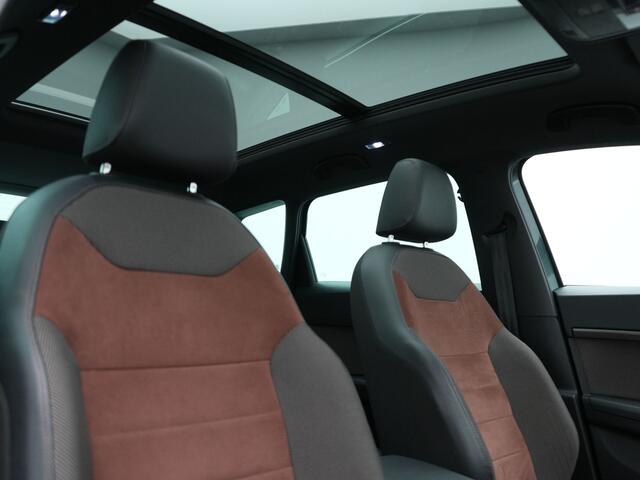 Seat ATECA 1.5 TSI 4DRIVE Xcellence Business Intense 150pk | Panodak | 360 Camera | Sfeerverlichting | Keyless | LED Koplampen | Apple Carplay | Navigatie | Virtual Cockpit |