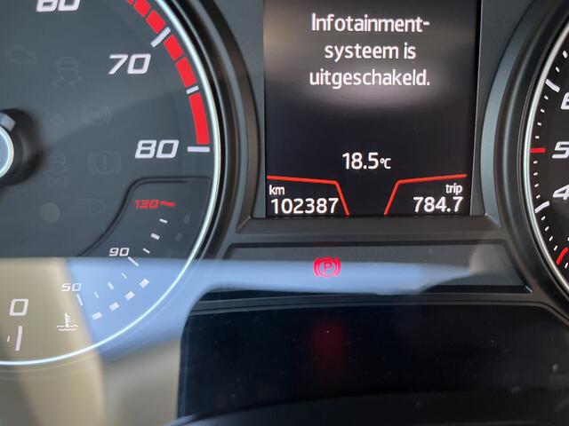 Seat ATECA 1.0 EcoTSI Style Business Intense / PARKEER SENSOREN V+A/ CAMERA/ CRUISE CONTROL/ ELEK. ACHTERKLEP/ BLUETOOTH/ CLIMA/ DAB/ NAVI/ 17'' LMV