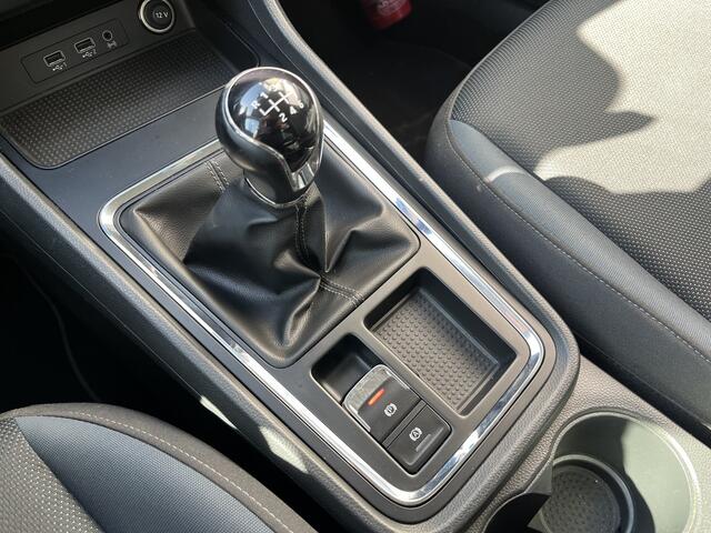 Seat ATECA 1.0 EcoTSI Style Business Intense / PARKEER SENSOREN V+A/ CAMERA/ CRUISE CONTROL/ ELEK. ACHTERKLEP/ BLUETOOTH/ CLIMA/ DAB/ NAVI/ 17'' LMV