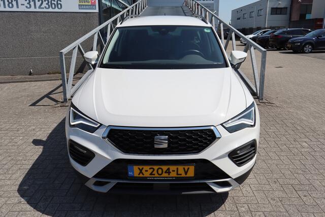 Seat ATECA 1.5 TSI Style Business Trekhaak/Apple carplay/Parkeer assistent/Cruise control/Navigatie/Digitale teller/Climate control/DAB/Lage km stand!