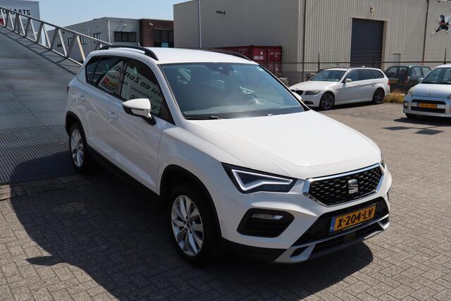 Seat ATECA 1.5 TSI Style Business Trekhaak/Apple carplay/Parkeer assistent/Cruise control/Navigatie/Digitale teller/Climate control/DAB/Lage km stand!