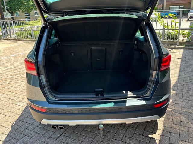 Seat ATECA 1.4 Eco TSi Xcellence Automaat Panoramadak Camera Navi Cruise Trekhaak