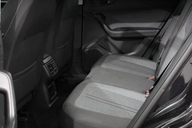 Seat ATECA 1.5 TSI DSG Style Nieuw type Climate Control Parkeer sensoren Cruise control DAB Led Lichtmetalen Velgen