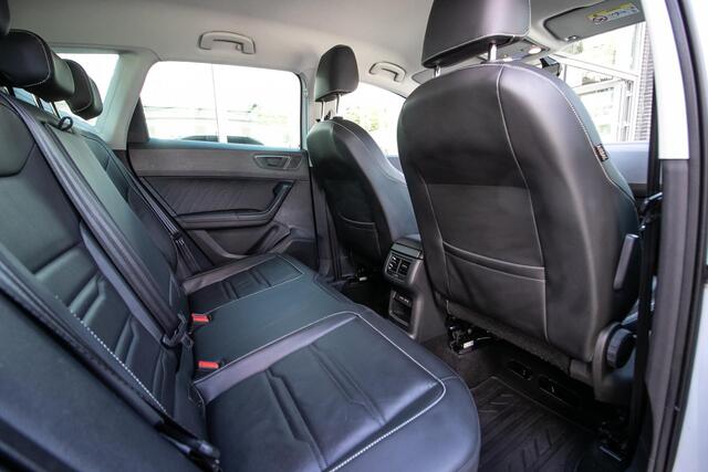 Seat ATECA 1.5 TSI Style Business Intense | Leder | 1800kg trekgewicht | Trekhaak | All Season banden |