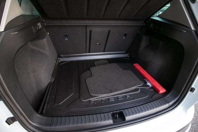 Seat ATECA 1.5 TSI Style Business Intense | Leder | 1800kg trekgewicht | Trekhaak | All Season banden |