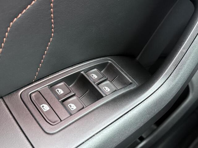 Seat ATECA 1.5 TSI FR Business Intense | 150 PK | Automaat | Adaptive Cruise Control | Achteruitrijcamera | Keyless Entry | LED verlichting | Navigatiesysteem | Elektrische achterklep | Sfeerverlichting | Stuur- & Stoelverwarming | Apple Carplay / Android Auto |