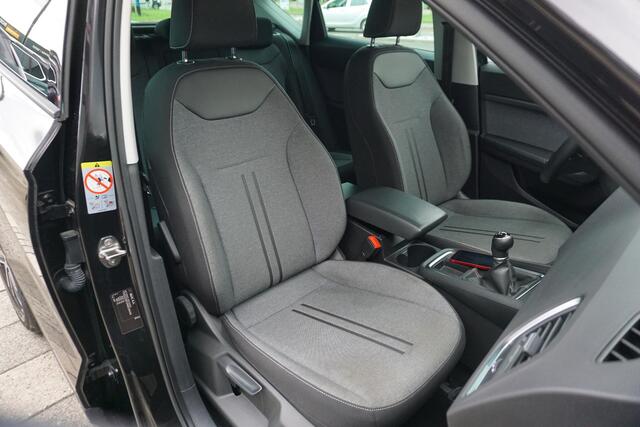 Seat ATECA 1.5 TSI Style Business Intense | Trekhaak | Stoel en Stuurwielverwarming