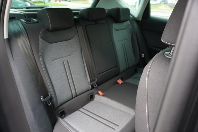 Seat ATECA 1.5 TSI Style Business Intense | Trekhaak | Stoel en Stuurwielverwarming