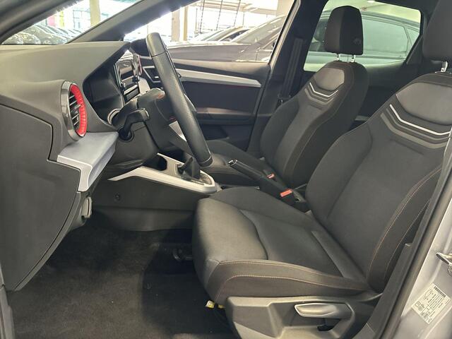 Seat Arona 1.0 Tsi 95pk FR · Apple/Android Car Play · P-Sensoren · ACC · DAB · 17'' Inch · Garantie t/m 01-04-2028 of 80.000km