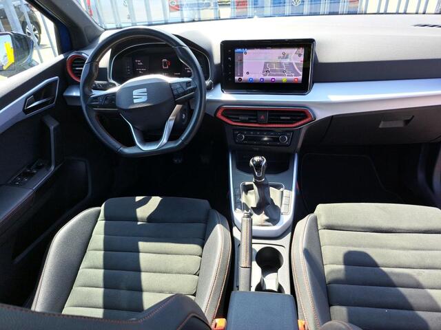 Seat Arona 1.0 TSI FR Business Intense / Navigatie / Digitaal dashboard / App connect / Climate controle / Camera / Parkeer sensoren V+A /