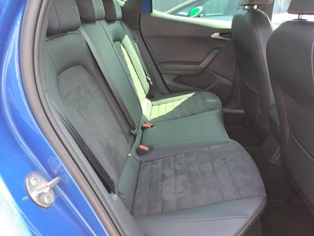 Seat Arona 1.0 TSI FR Business Intense / Navigatie / Digitaal dashboard / App connect / Climate controle / Camera / Parkeer sensoren V+A /