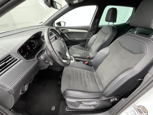 Seat Arona 1.0 TSI Xcellence Business Intense Automaat / Achteruitrijcamera / Verwarmde Voorstoelen / Keyless Entry & Start / Adaptieve Cruise Control / Alcantara Bekleding / Navigatie full map / Apple Carplay & Android Auto / Climate Control /