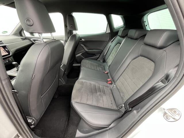 Seat Arona 1.0 TSI Xcellence Business Intense Automaat / Achteruitrijcamera / Verwarmde Voorstoelen / Keyless Entry & Start / Adaptieve Cruise Control / Alcantara Bekleding / Navigatie full map / Apple Carplay & Android Auto / Climate Control /