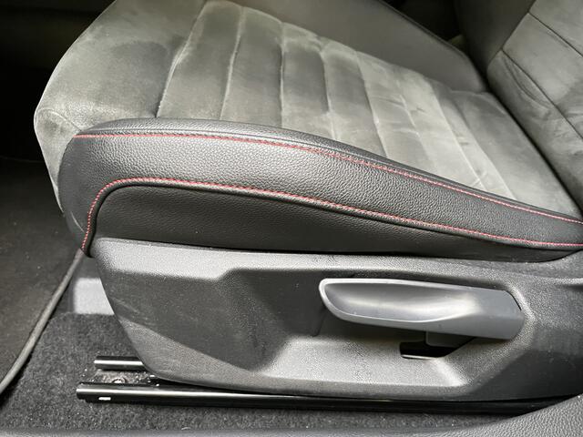 Seat Arona 1.0 TSI FR Business Intense / AUTOMAAT/ BEATS/ CAMERA/ PARK. SENSOREN/ DODE HOEK/ KEYLESS/ STOELVERWARM./ LED/ VIRTUAL COCKPIT/ FULL LINK/ ADAPT. CRUISE/ NAVI/ CLIMA/ DAB/ 18" LMV