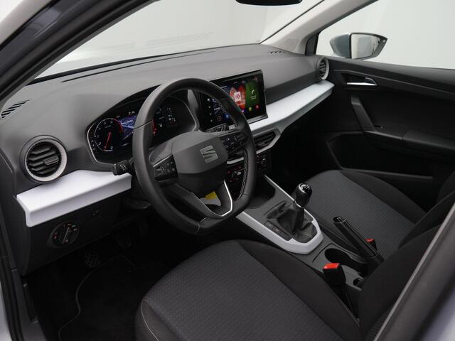 Seat Arona 1.0 TSI 95 pk Style Business Intense | Trekhaak | Virtual Cockpit | Navigatie | Stoelverwarming | Parkeersensoren achter