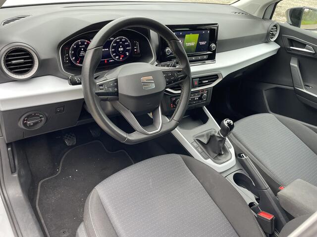 Seat Arona 1.0 TSI 95pk Style Business Connect / Navigatie via App Connect / Stoelverwarming / Parkeersensoren