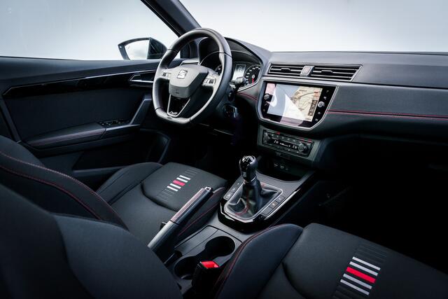 Seat Arona 1.0 116 PK TSI FR Business Intense | Clima | 39 DKM | Trekhaak | | Two tone-kleur | Clima | Navi | PDC | 17 INCH LMV |