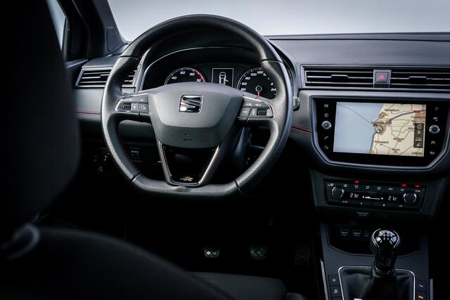 Seat Arona 1.0 116 PK TSI FR Business Intense | Clima | 39 DKM | Trekhaak | | Two tone-kleur | Clima | Navi | PDC | 17 INCH LMV |