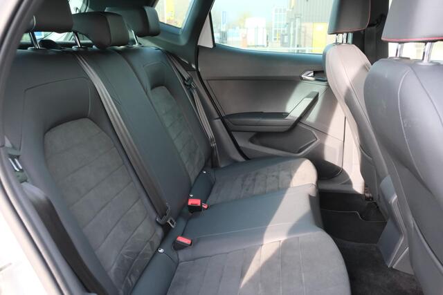 Seat Arona 1.0 TSi 110pk DSG FR | Navi | App Connect | Climate | Camera | Trekhaak