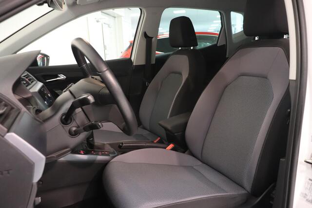 Seat Arona 1.0 TSI Style Business Intense | Camera | Trekhaak | Stoelverwarming | Navigatie | Climate control | Dodehoek detectie |