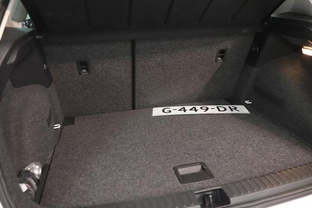Seat Arona 1.0 TSI Style Business Intense | Camera | Trekhaak | Stoelverwarming | Navigatie | Climate control | Dodehoek detectie |