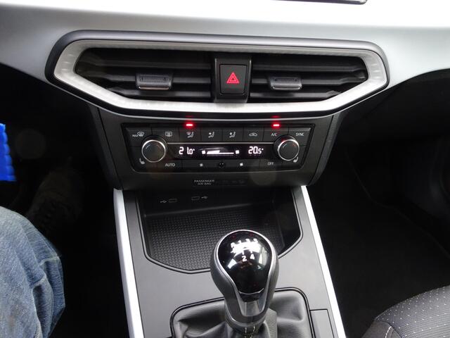 Seat Arona 1.0 TSI Style Business Intense Automatische airco, navigatie, licht metalen velgen 17 inch, parkeersensoren, digitaal instrumenten paneel, cruise controle, geen import, enz.