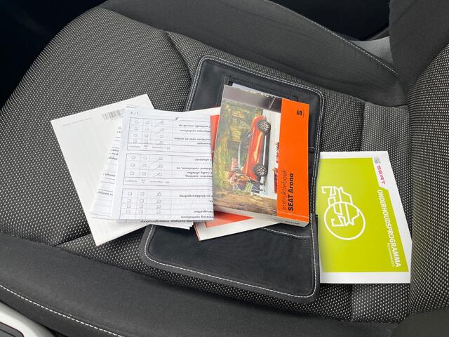 Seat Arona 1.0 TSI Xcellence Business Intense / Digitale Cockpit / LED / Achteruitrijcamera / Dodehoek Sensor / Stoelverwarming