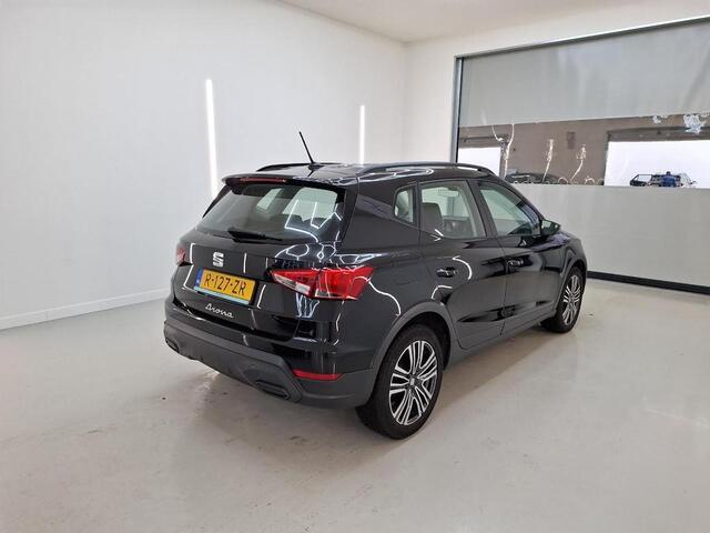 Seat Arona 1.0 TSI Style Navigatie Apple Carplay/ Android Auto Parkeersensoren achter Full LED Cruise Control Climate Control Bluetooth Lichtmetalen velgen