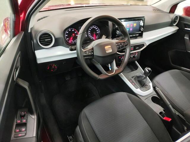 Seat Arona 1.0 TSI 95pk Style / App. connect / Climate controle / Parkeersensoren achterzijde / LM Velgen