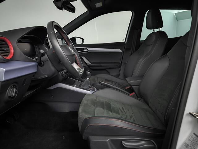 Seat Arona 1.0 EcoTSI Style Business Connect | Camera | Adaptieve cruise | Navigatie | AppleCarplay AndroidAuto | 17"lichtmetaal |