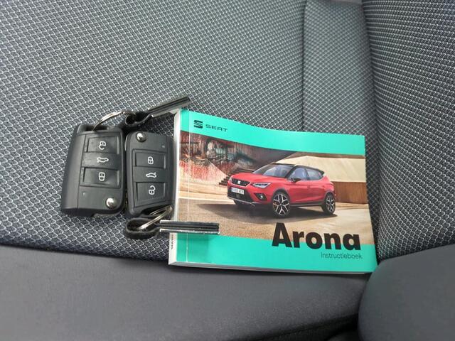 Seat Arona 1.0 TSI Style Business Intense / TREKHAAK/ CAMERA/ PARK. SENSOREN/ NAVI/ CLIMA/ 16" LMV